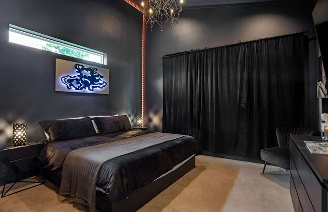 Heated Pool Haven w Hot Tub Downtown 3 mi - Photo 17