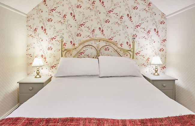 Host Stay Lavender Cottage - Photo 8