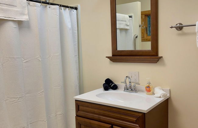 Boardman Monarch Upscale River Lodge HOT Tub! - Foto 49