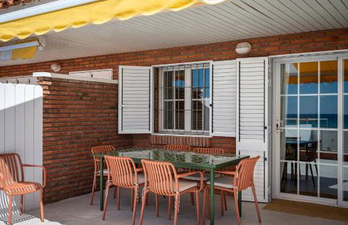 AT148 Frente la playa, jardín privado, vistas mar - Foto 6