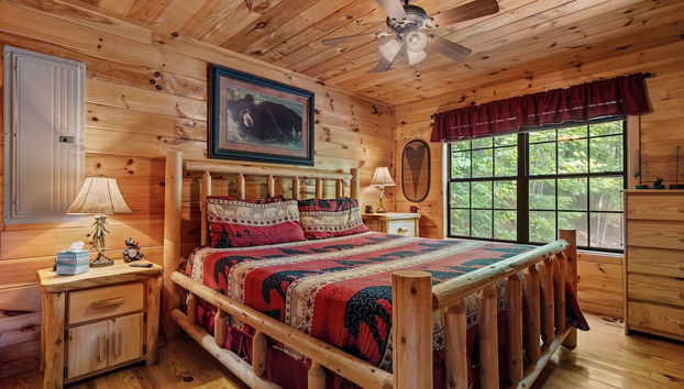 Caught Ya Peek'n 1 Bedroom Cabin by RedAwning - Foto 2, Habitación