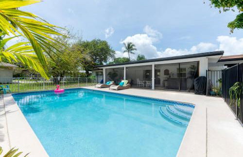 Paradise Pool Villa! Minutes to Beaches & Downtown - Foto 1