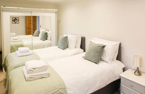 Hot Tub/Football Court/Sleeps 12/Luxury Villa - Photo 13