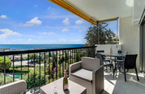 Magnificent 3 Rooms-Sea View-Terrace-Pool - Photo 13