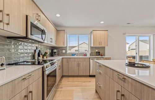 6BR Retreat with Playground Basketball & Sleeps 22 - Foto 14