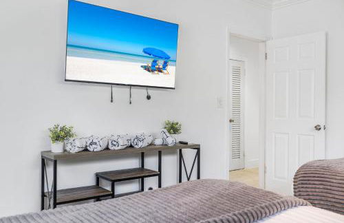 Spacious Miami Home with Private Pool & Parking - Foto 18