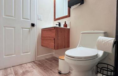 Modern Studio with Exterior Independent Entrance - Photo 10