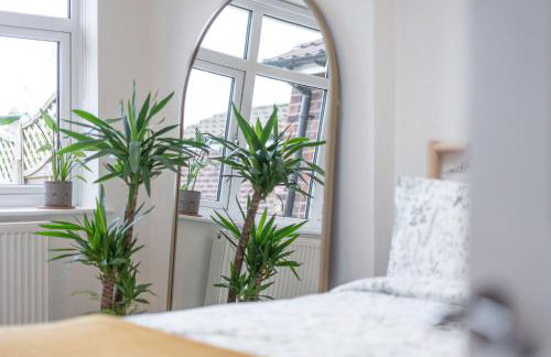 Nature Inspired Bungalow with 3 rooms - 10 mins from Manchester Airport - Foto 11