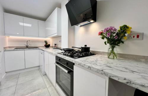 Borage House- Crawley,3BR House, Wifi, Parking, Close to Gatwick Airport, Contractor friendly, short and long term stays welcome - Foto 37