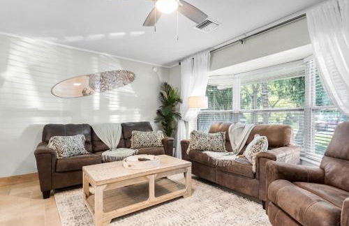 Boho Tiki Villa w Heated Saltwater Pool, King Beds & 6TVs - Photo 18