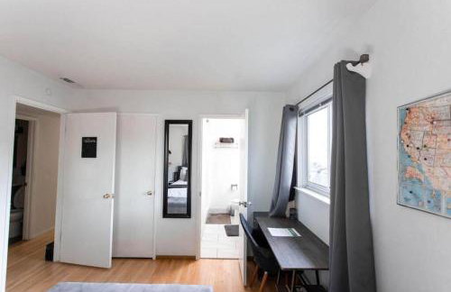 SunHouse 1410sqft BBQ 3xTVs Pets W/D Backyard - Photo 31