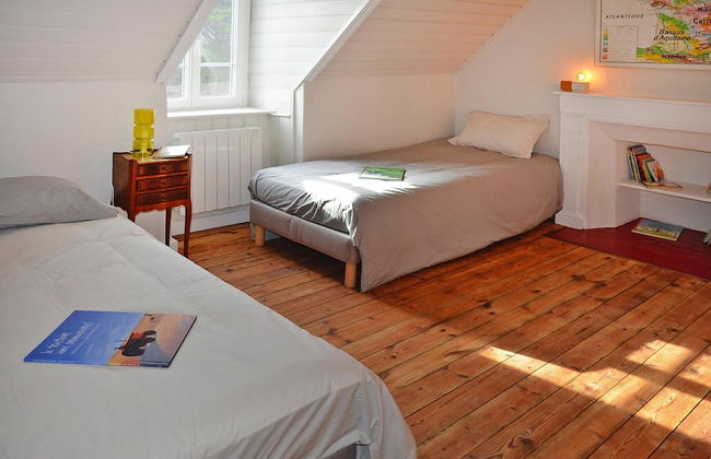 4 Family Home, Walking Distance to the Beach - Photo 5