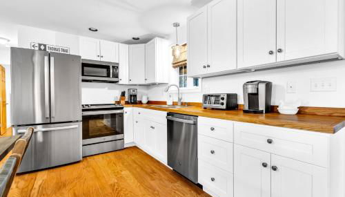 Thomas Trail - Game Room, Fire Pit, 1 min to Ski Mountain & Shared Beach! - Foto 3