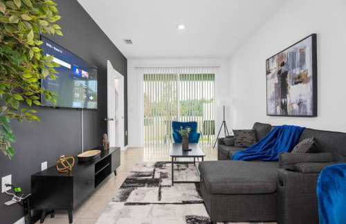 Luxe 2BR Townhome | Pool | Close to Beach - Foto 16