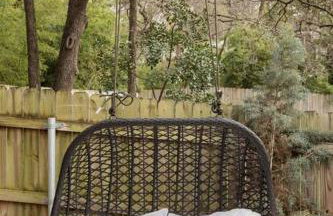 Cozy Bungalow Retreat Walking Distance to Downtown - Photo 13