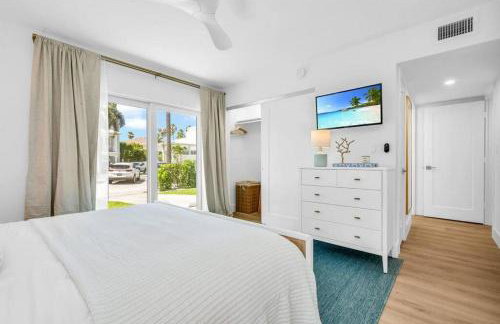 Lux Beachside 2nd Floor Condo 3 Steps to the Beach! - Foto 11