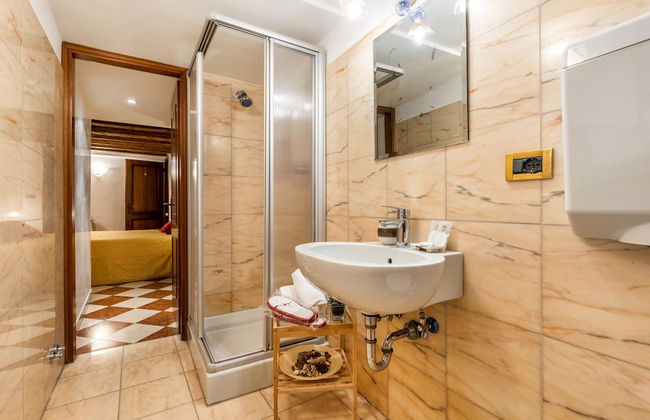 Luxury Venetian Rooms - Photo 24