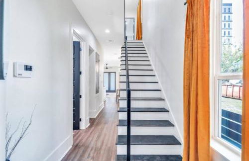 Mid-City Stay w Balcony Jazz Fest Ready - Foto 12