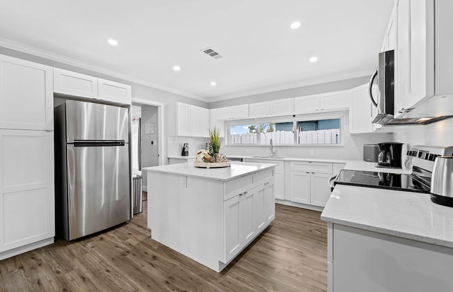 Peaceful 5BR -waterway Views & Private Heated Pool - Foto 8