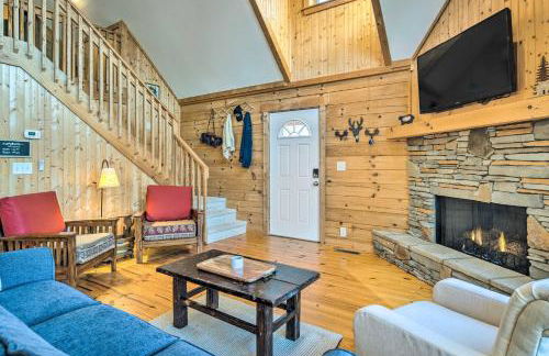 10 Mi to Lake Lure Mtn-View Cabin with Deck and Loft! - Foto 5