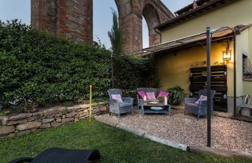 La Dimora dei Conti, Indulge in a Country Farmhouse Apartment with Jacuzzi Facing the Town! - Foto 21