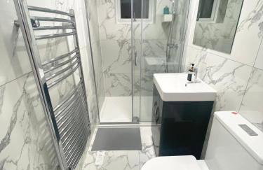 THE ROYAL BOUTIQUE REGENT LODGE by LONDON , SLEEP 8 - Foto 12