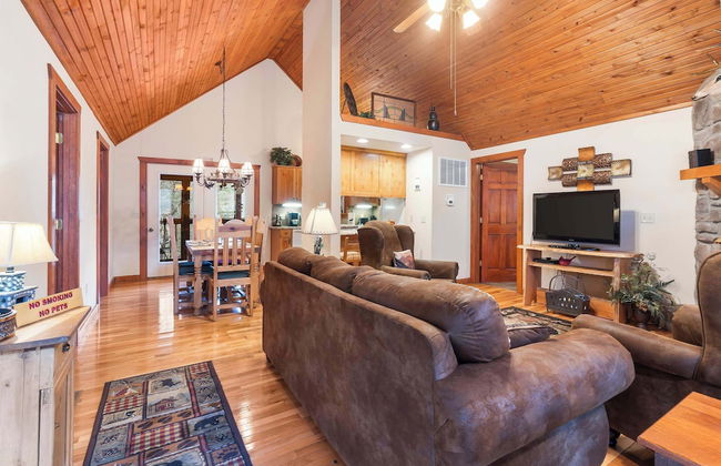 Creekside - 2 BDR Resort Cabin in Epic Location! - Photo 11