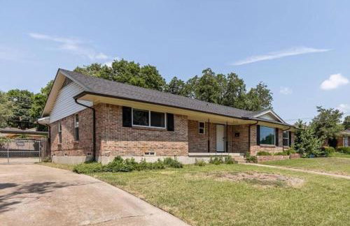 4 Bed 3 Bath House, Spacious, Smart TVs in all rooms, Whole house to yourself - Foto 36