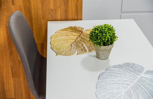 Flexible SelfCheckIns 110 - Zagreb - Private Parking - Loggia - Foto 13