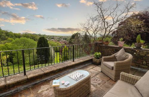 The Grooms - Photo 1