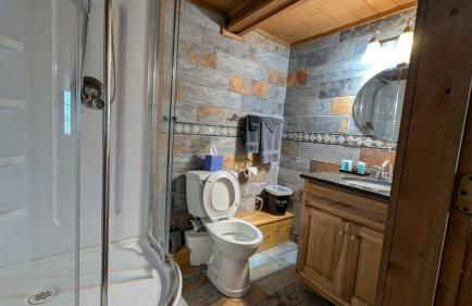 1BR Fife Lake Haven with Fire Pit & Hot Tub - Foto 8