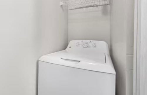 Stylish 2BR in Downtown, Pool Gym, near Airport - Foto 26