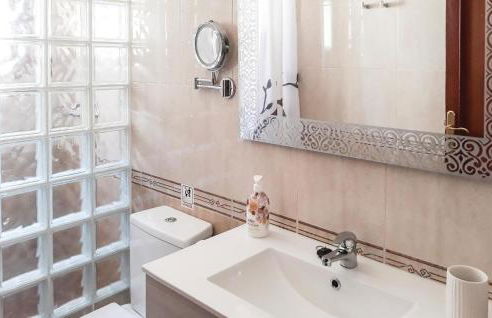 Cozy Home In Ses Covetes With Wifi - Photo 25