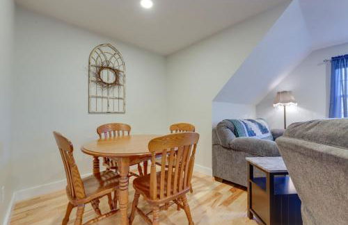 Sun-Dappled Retreat - Walk to Wickaboag Lake! - Foto 13