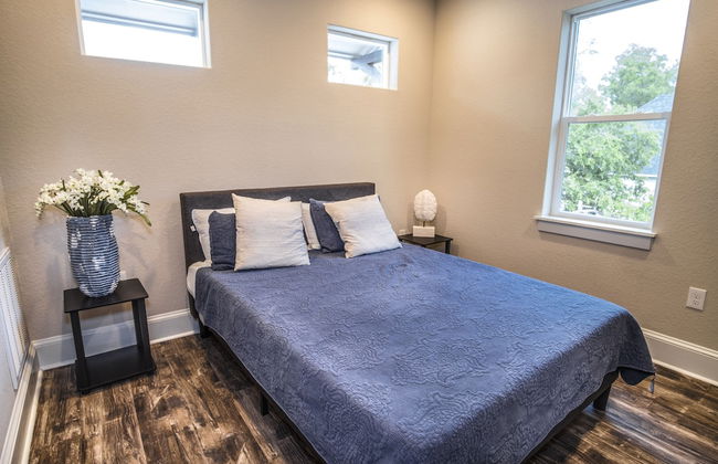 Beautiful Guest House on New Built Home Near Downtown - Photo 3