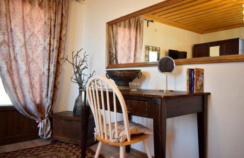 Renovated Old Manor House With Yard - Photo 26