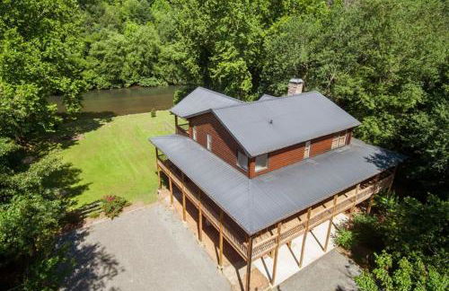 Astounding River View - Outdoor Hot Tub, Volleyball Net, Game Room + More! - Foto 8