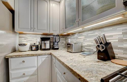 Beautiful 5BR w/King Beds, Pool & Hot Tub, Games - Photo 21