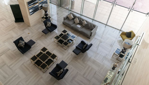 Coin salon dans le hall