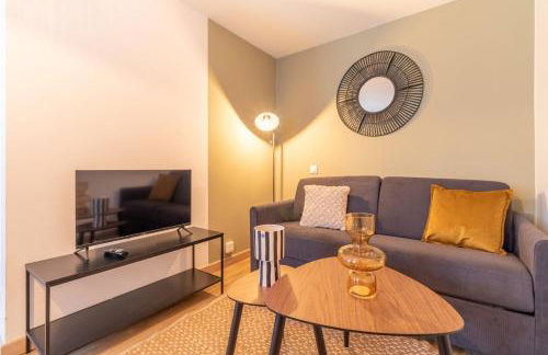 Quiet cocoon of love - Photo 1