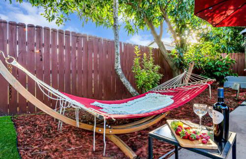 Heated Pool Spa BBQ Pool Table WiFi Near Beach-Downtown Fun - Foto 43