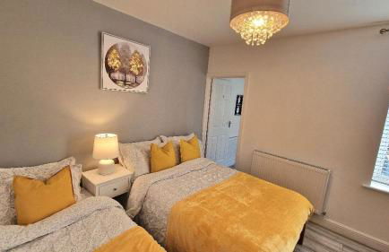 Stunning, clean, free parking home, ideal long stays - Foto 5