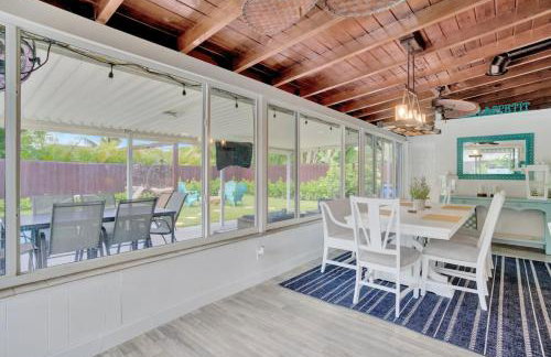 Eagle's Way with Firepit Heated Pool and Sunroom Near BEACH - Foto 13