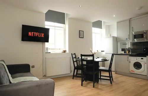 Amanah Properties - Stylish Retreat for Friends & Families Zone 1 Sleeps 5 - Foto 2