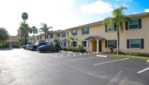 Sunnyside Palms - 2BR, Poolside, 5 min to Beach - Foto 4