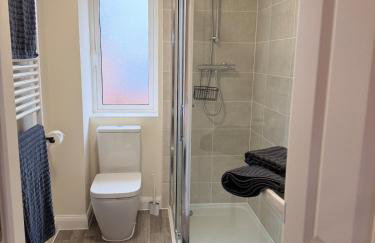 Stylish 3 bed house in Bedford perfect for Contractors and families - Foto 23