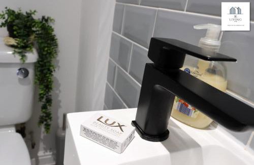 Spacious 3 Bed Home In The Heart Of Bridgend - By EKLIVING LUXE Short Lets & Serviced Accommodation - Foto 44