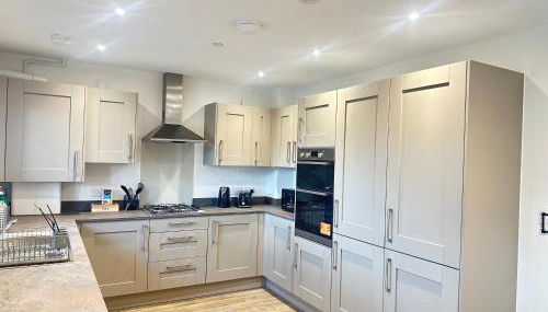 4 Bed House - Sleeps 7 - Pets - Parking - Wifi - Foto 4, stove, minibar