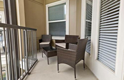 LUXE 1BD - 5 Min DT, Gym, Parking, W-D - Sleeps 6 - Foto 21