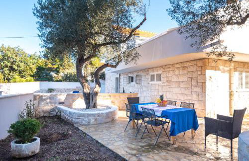 Amazing house W pool and big sunny terrace close to sea & beach - Photo 11